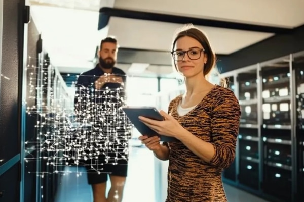 womanondatacenter-mini